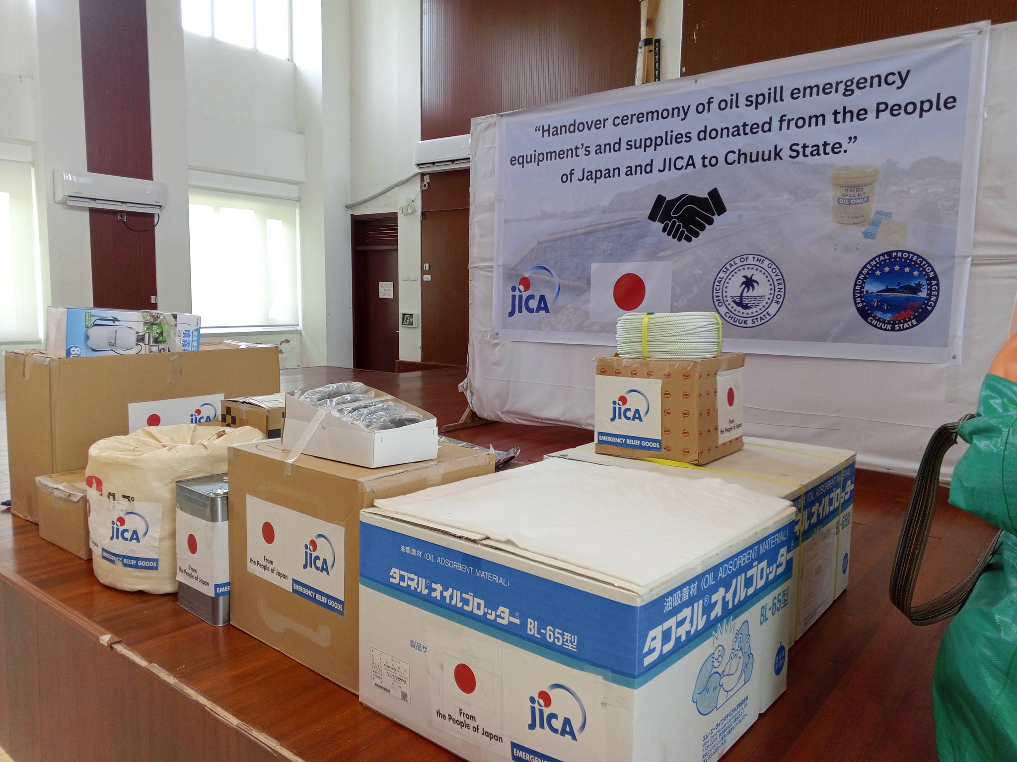 ミクロネシア連邦における油漏れ事故被害に対する緊急援助用機材の納品完了